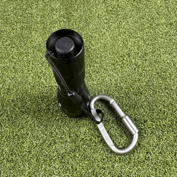 XML-T6‎ LED Tactical Flashlight Zoomable 5 Modes w Carabiner Outdoor EDC - Picture 4 of 4